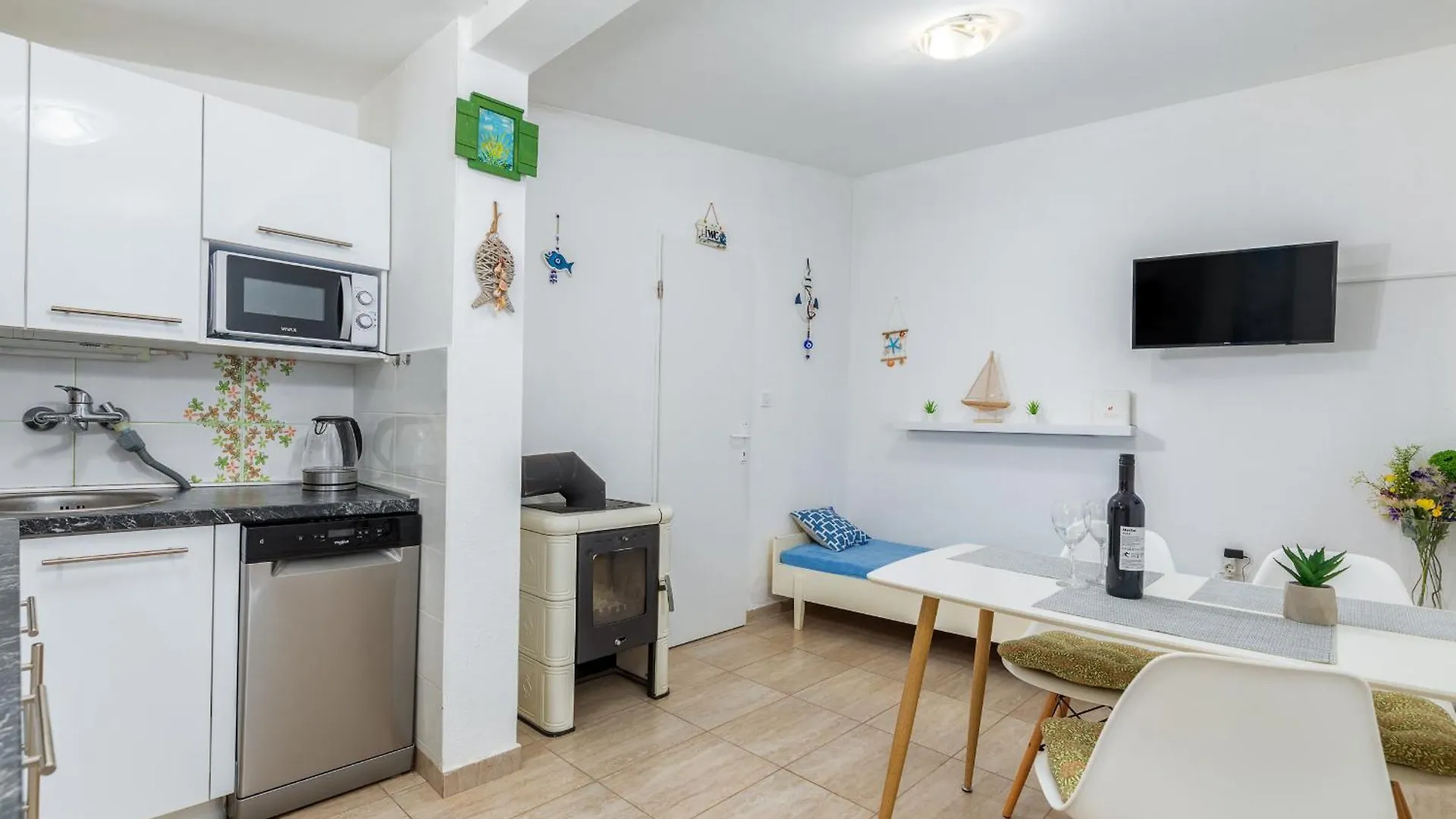 Casa De Flores - Garden Oasis 100 M From Beach, Jacuzzi, Bbq, Pets Welcome, Free Parking Peroj Appartamento