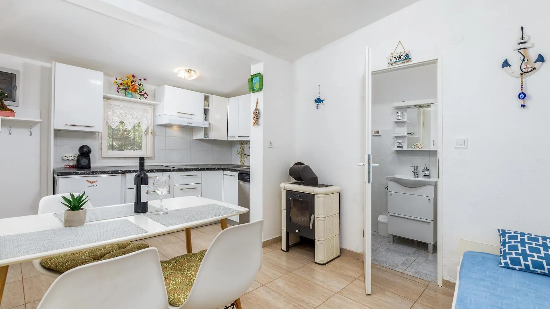 Casa De Flores - Garden Oasis 100 M From Beach, Jacuzzi, Bbq, Pets Welcome, Free Parking Peroj 0*,  Croazia