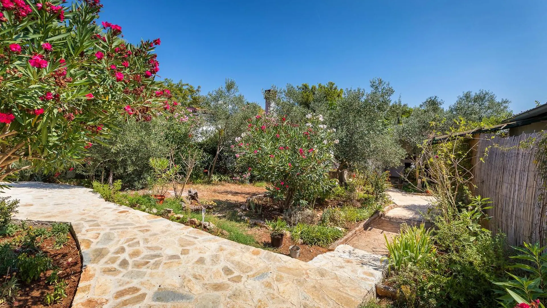 Casa De Flores - Garden Oasis 100 M From Beach, Jacuzzi, Bbq, Pets Welcome, Free Parking Peroj 0*,