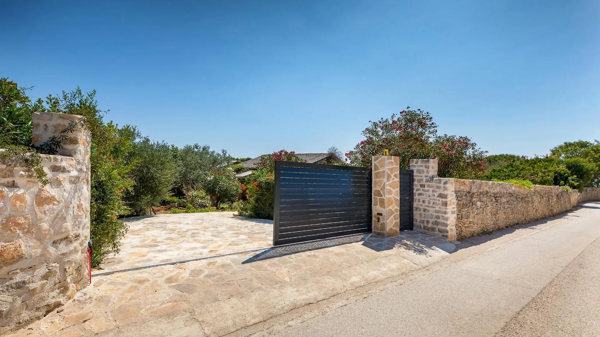 Casa De Flores - Garden Oasis 100 M From Beach, Jacuzzi, Bbq, Pets Welcome, Free Parking Peroj 0*,